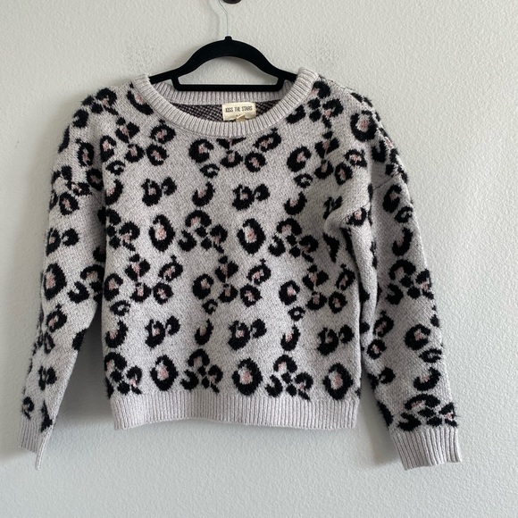 Kiss The Stars Gray Leopard Print Crewneck Sweater Sz Small - Picture 2 of 7